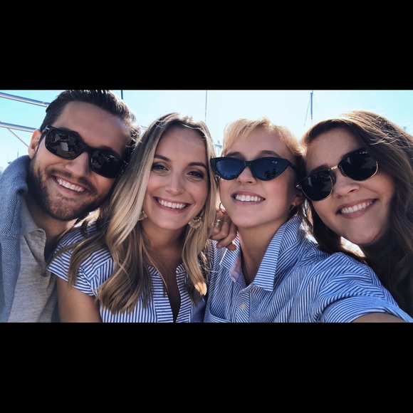 Meet your Posher, Demí - Picture 4 of 5